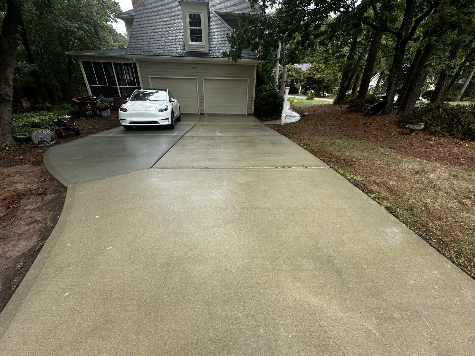 Even, bright concrete driveway after surface cleaning